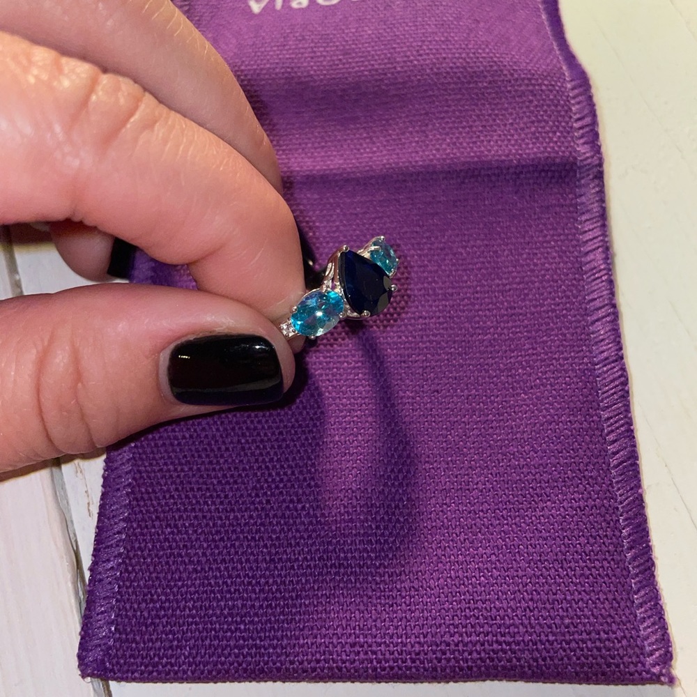 Gemporia size 8 ring